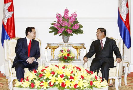 ທ່ານນາຍົກລັດຖະມົນຕີ ກຳປູເຈຍ Samdech Hun Sen ຢ້ຽມຢາມຫວຽດນາມ ຢ່າງເປັນທາງການ